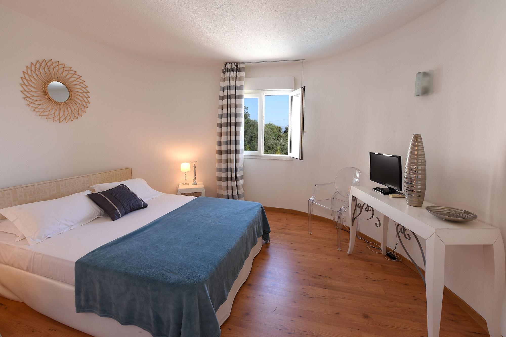 Hotel Le Tilbury Porto-Vecchio  Exterior photo