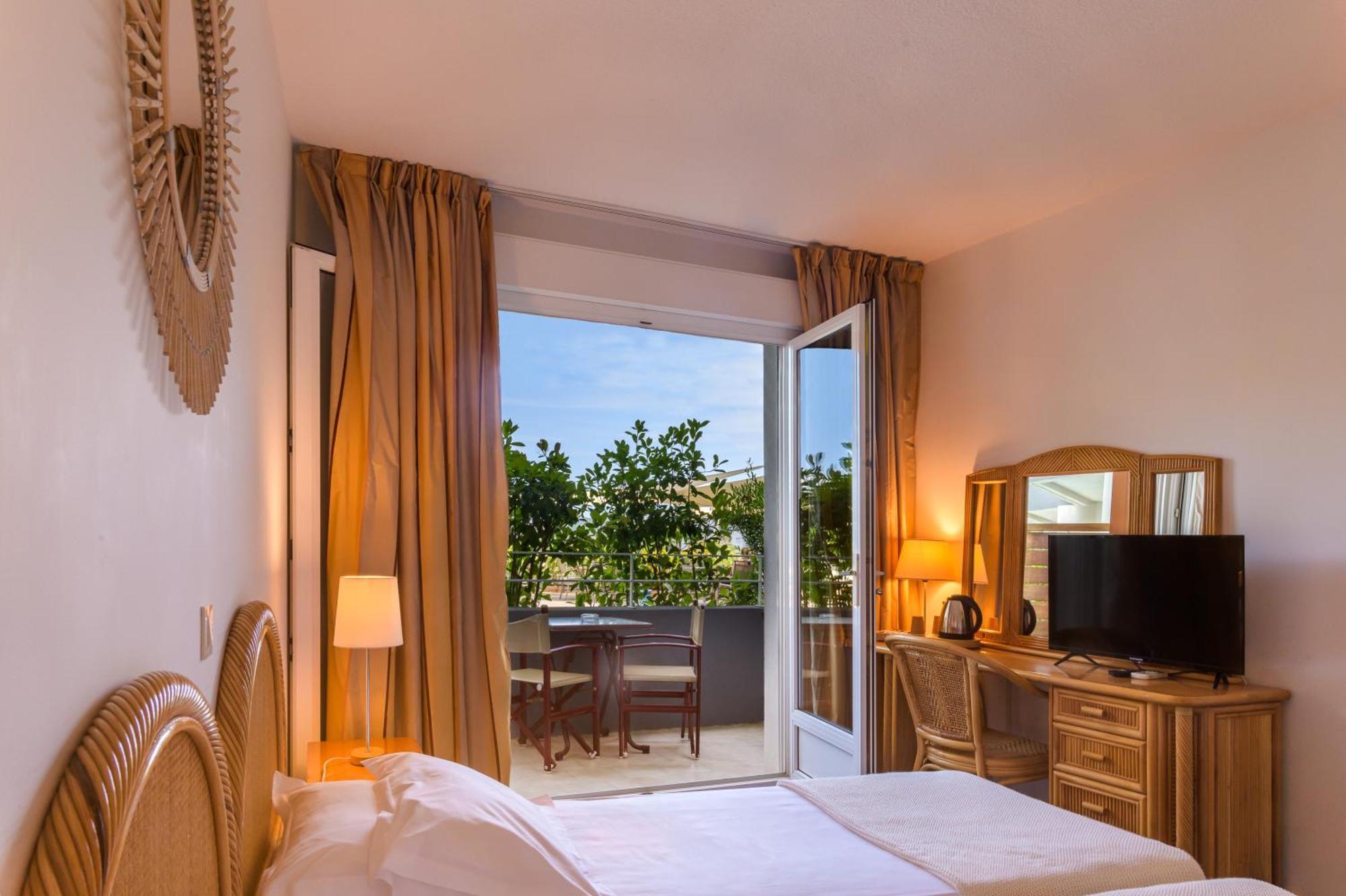 Hotel Le Tilbury Porto-Vecchio  Exterior photo