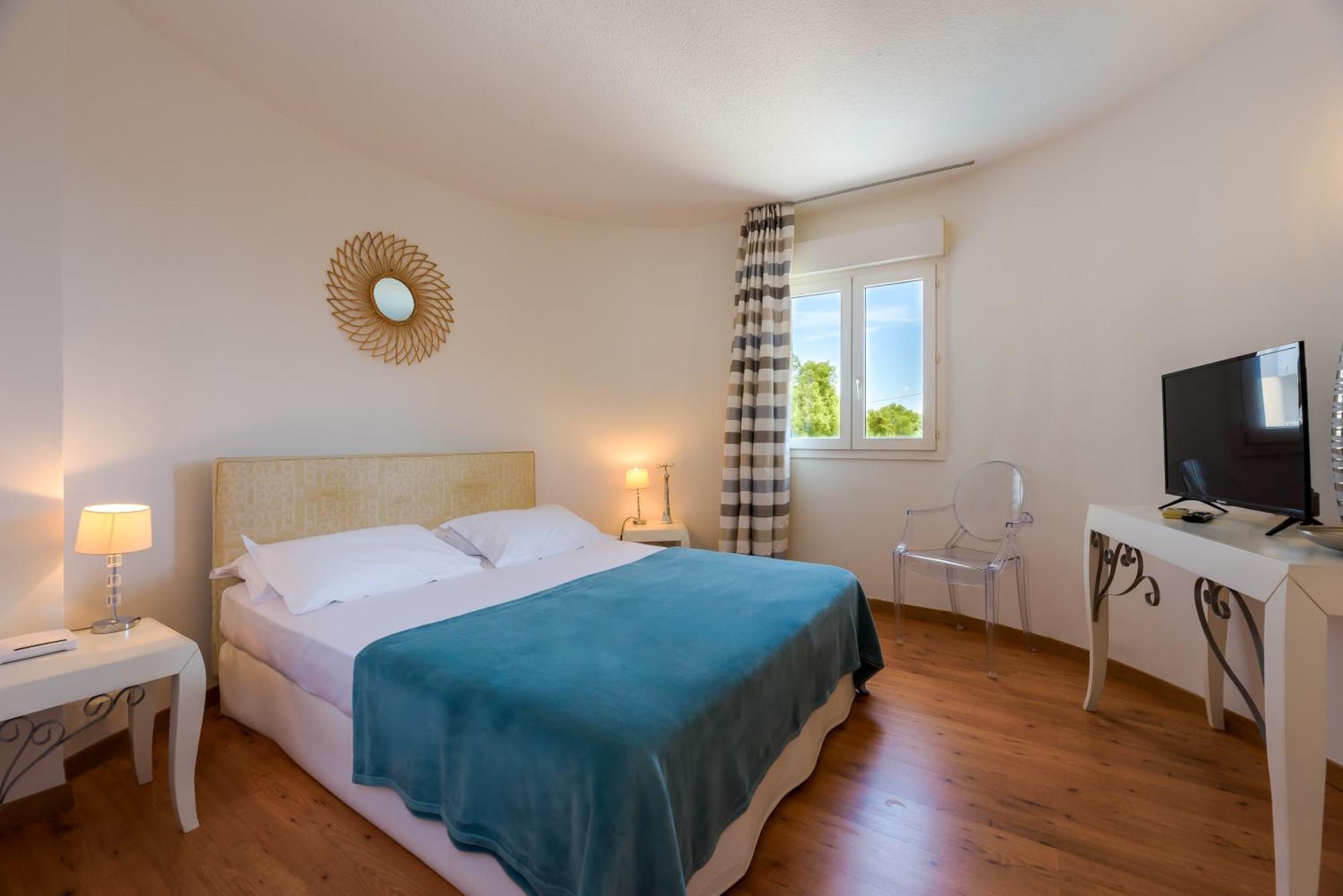 Hotel Le Tilbury Porto-Vecchio  Exterior photo